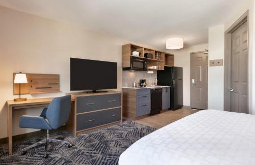 Terry Sanford Hotel | Candlewood Suites Fayetteville Fort Bragg by IHG