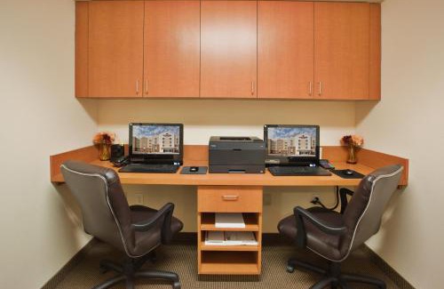 Terry Sanford Hotel | Candlewood Suites Fayetteville Fort Bragg by IHG