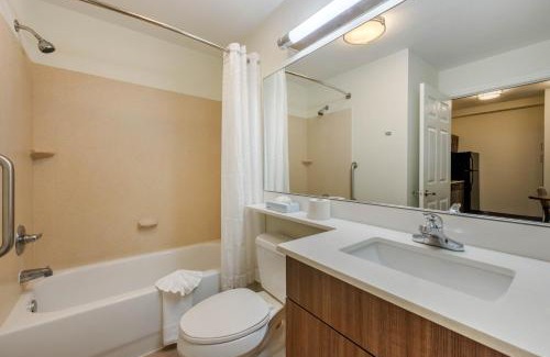 Fort Myers Hotel | Candlewood Suites Fort Myers Interstate 75 by IHG