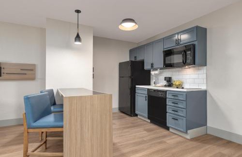 College Park Hotel | Candlewood Suites Houston The Woodlands by IHG