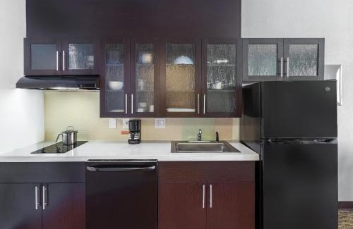 Houston Hotel | Candlewood Suites Houston - Spring by IHG