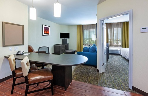 Houston Hotel | Candlewood Suites Houston North I45 by IHG