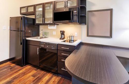 Pasadena Hotel | Candlewood Suites - Houston - Pasadena by IHG