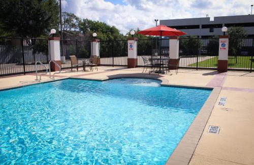 Westchase Hotel | Candlewood Suites Houston Westchase - Westheimer by IHG