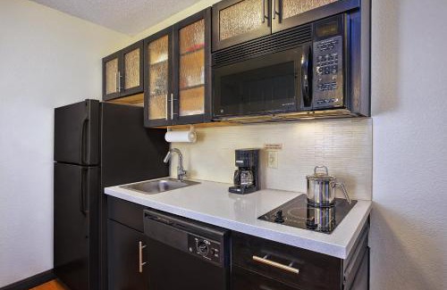 Castleton Hotel | Candlewood Suites Indianapolis Northeast by IHG