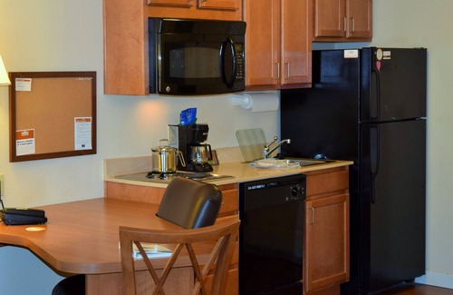 Jefferson City Hotel | Candlewood Suites Jefferson City by IHG