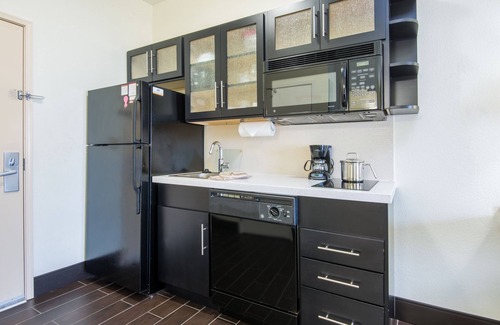 Jefferson City Hotel | Candlewood Suites Jefferson City by IHG