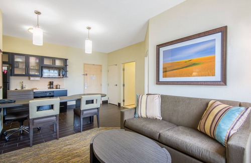 Jefferson City Hotel | Candlewood Suites Jefferson City by IHG