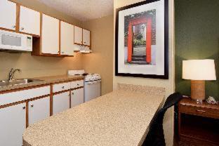 Southpoint Hotel | Candlewood Suites Jacksonville Southpoint