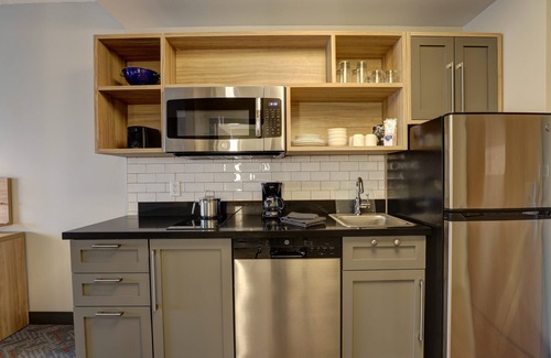 Kingston Hotel | Candlewood Suites Kingston West by IHG