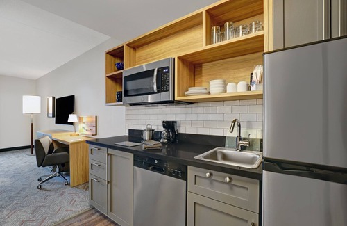 Kingston Hotel | Candlewood Suites Kingston West by IHG