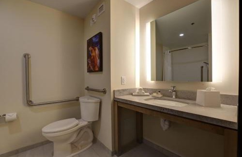 Kingston Hotel | Candlewood Suites - Kingston West by IHG