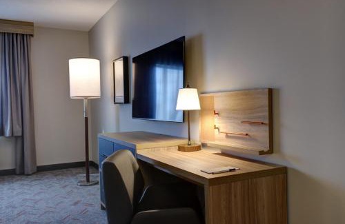 Kingston Hotel | Candlewood Suites - Kingston West by IHG