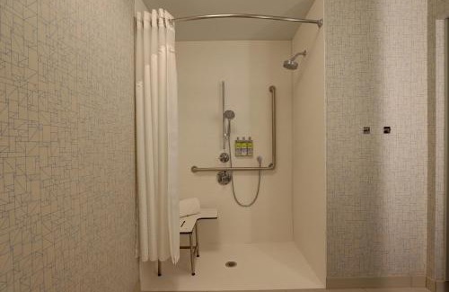 Kingston Hotel | Candlewood Suites - Kingston West by IHG