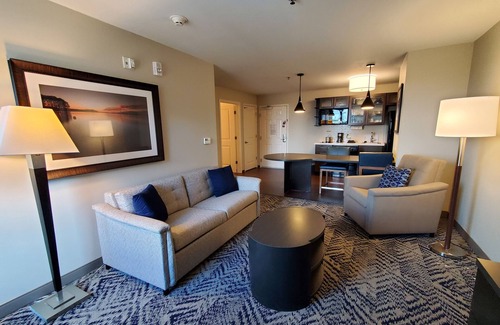 Lake Charles Hotel | Candlewood Suites Lake Charles South by IHG