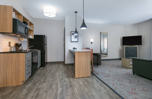 Lake Jackson Hotel | Candlewood Suites Lake Jackson Clute by IHG