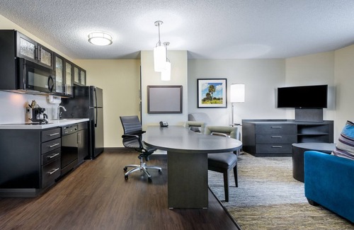 Lake Mary Hotel | Candlewood Suites Lake Mary by IHG