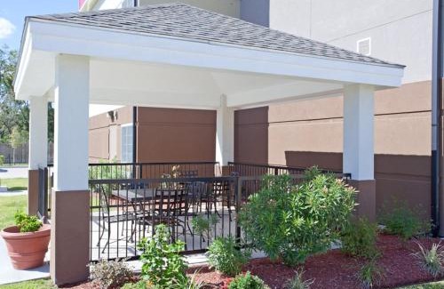 Lake Jackson Hotel | Candlewood Suites Lake Jackson by IHG