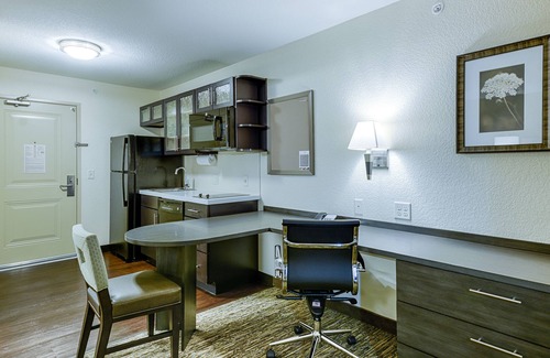 Lakeville Hotel | Candlewood Suites Lakeville I-35 by IHG