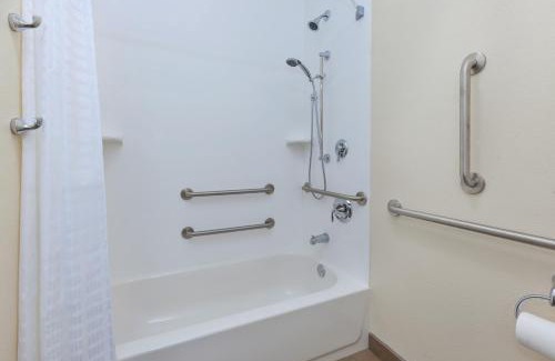 Louisville Hotel | Candlewood Suites Louisville - NE Downtown Area by IHG