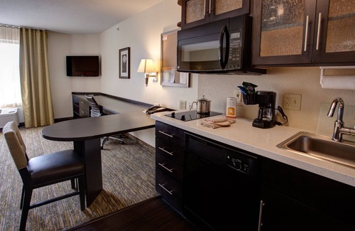 Manhattan Hotel | Candlewood Suites Manhattan by IHG