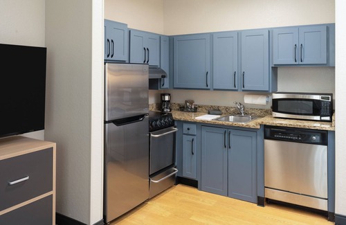 Miami Lakes Hotel | Candlewood Suites Miami Lakes by IHG