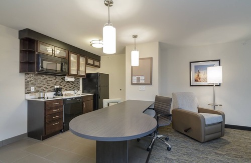 Mishawaka Hotel | Candlewood Suites Mishawaka North by IHG