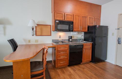 New Iberia Hotel | Candlewood Suites New Iberia by IHG