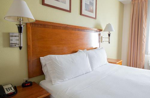 New Iberia Hotel | Candlewood Suites New Iberia by IHG