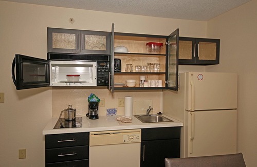 Central Newport News Hotel | Candlewood Suites Newport News/Yorktown by IHG