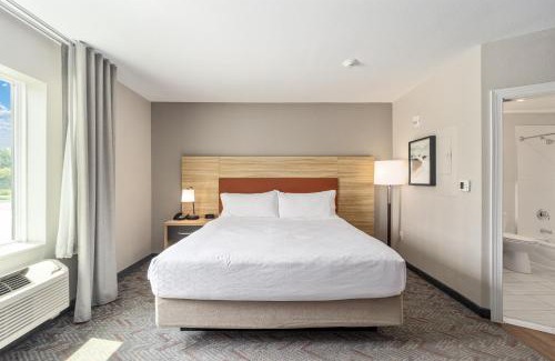 Ocala Hotel | Candlewood Suites - Ocala I-75 by IHG