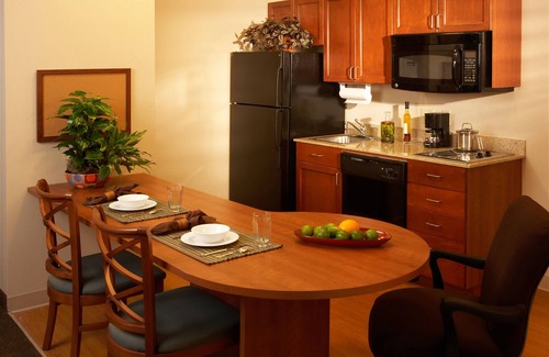 Perrysburg Hotel | Candlewood Suites Perrysburg by IHG