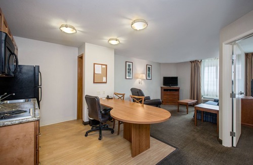 Perrysburg Hotel | Candlewood Suites Perrysburg by IHG
