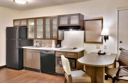 Plano Hotel | Candlewood Suites Plano East by IHG