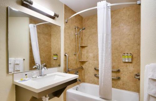 Plano Hotel | Candlewood Suites Plano East by IHG