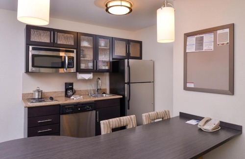 Plano Hotel | Candlewood Suites - Plano North by IHG