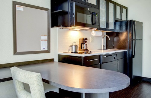 Crabtree Hotel | Candlewood Suites Raleigh Crabtree by IHG