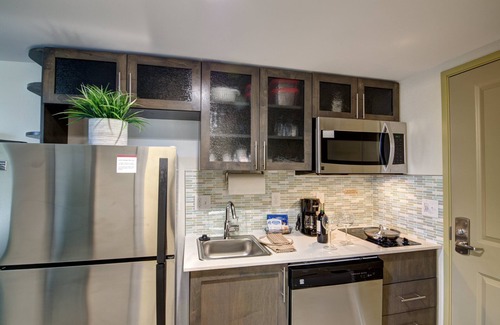 Richmond Hotel | Candlewood Suites Richmond - West Broad by IHG