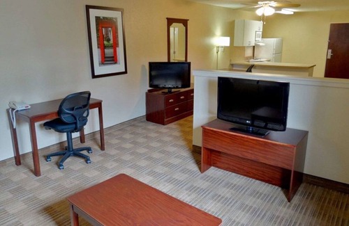 Southfield Hotel | Candlewood Suites Southfield - Detroit by IHG
