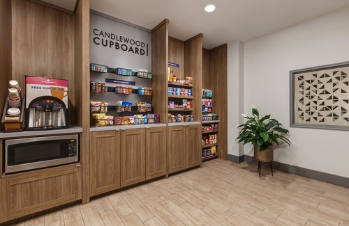 Springfield Hotel | Candlewood Suites Springfield North by IHG