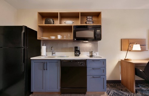 Springfield Hotel | Candlewood Suites Springfield North by IHG