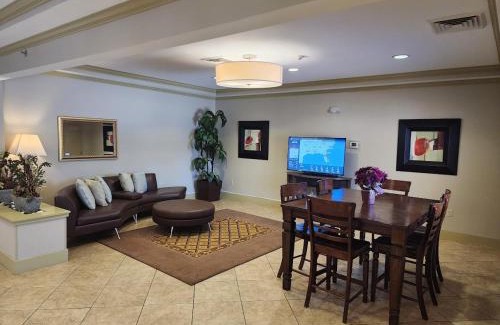 Springfield Hotel | Candlewood Suites Springfield by IHG