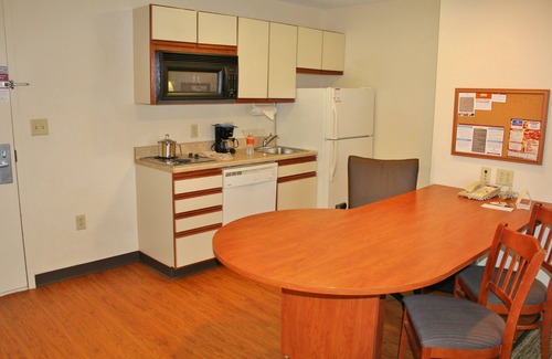 North Syracuse Hotel | Candlewood Suites - Syracuse Airport by IHG