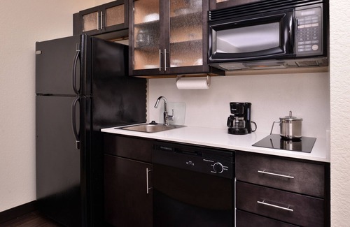 Downtown Hotel | Candlewood Suites Terre Haute by IHG