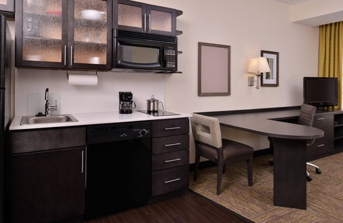 Downtown Hotel | Candlewood Suites Terre Haute by IHG