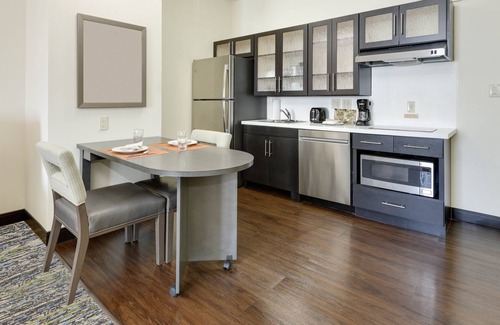 Farmers Branch Hotel | Candlewood Suites Dallas NW - Farmers Branch by IHG