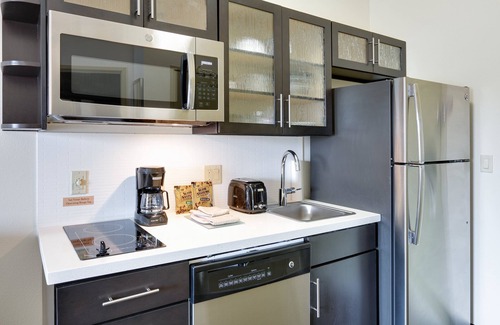Farmers Branch Hotel | Candlewood Suites Dallas NW - Farmers Branch by IHG