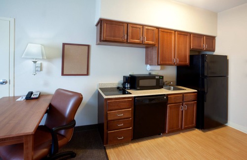 Victoria Hotel | Candlewood Suites VICTORIA by IHG