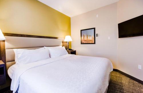 West Edmonton Hotel | Candlewood Suites West Edmonton - Mall Area by IHG