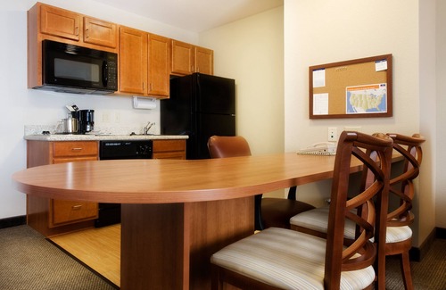 Wichita Falls Hotel | Candlewood Suites Wichita Falls at Maurine Street by IHG
